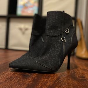 GUESS Logo 3.5 to inch heels.  Never Worn
